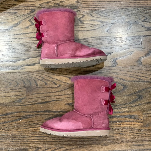 Worn Condition Ugg Bailey Bow Youth Girls Size 3 Dark Pink Colour - Picture 6 of 12